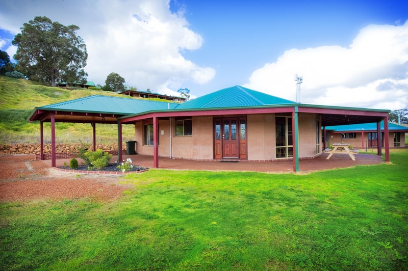 CottageBuilding11
