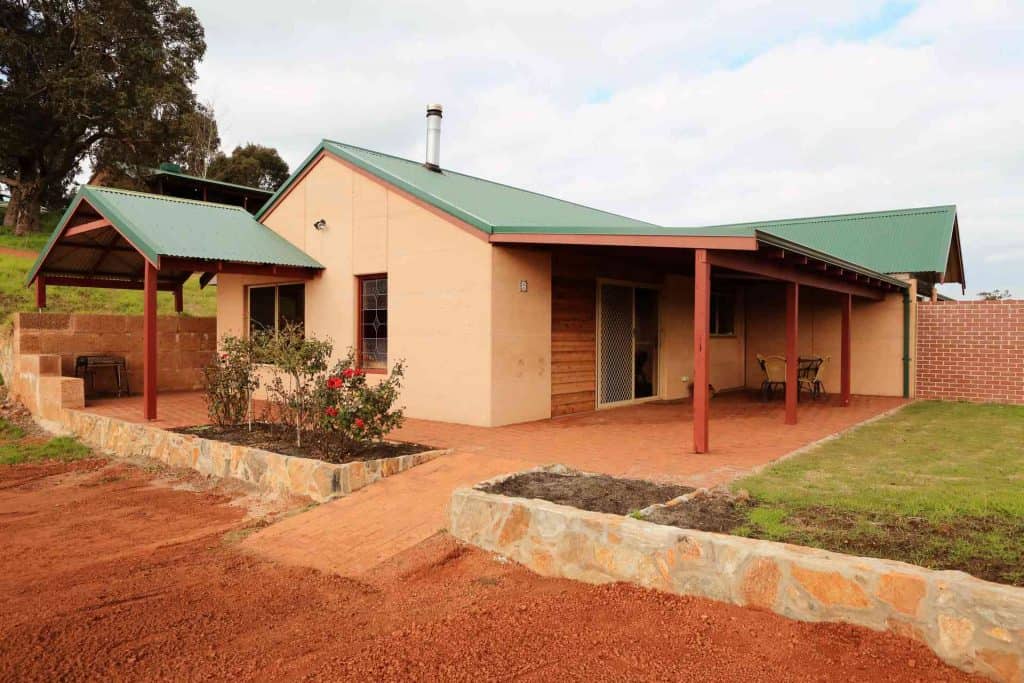 CottageBuilding9